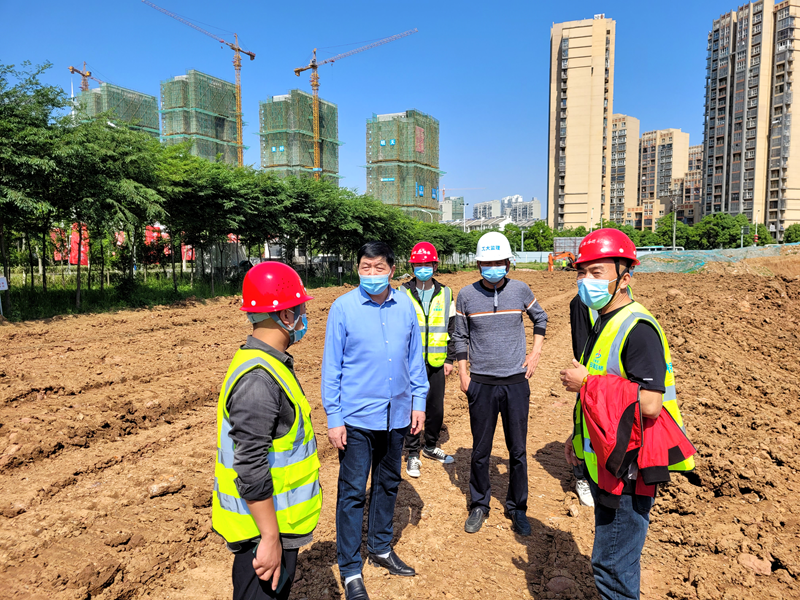 六安市重點工程建設(shè)管理處黨組書記、主任陳斌到長安路南延項目調(diào)研復(fù)工復(fù)產(chǎn)工作